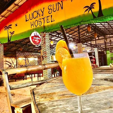 Lucky Sun Saracen Bay Hostel Đảo Koh Rong Samloem Ngoại thất bức ảnh