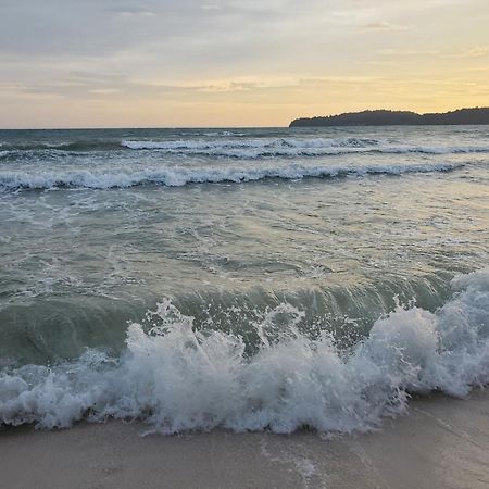 Lucky Sun Saracen Bay Hostel Đảo Koh Rong Samloem Ngoại thất bức ảnh