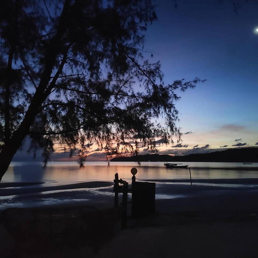 Lucky Sun Saracen Bay Hostel Đảo Koh Rong Samloem Ngoại thất bức ảnh