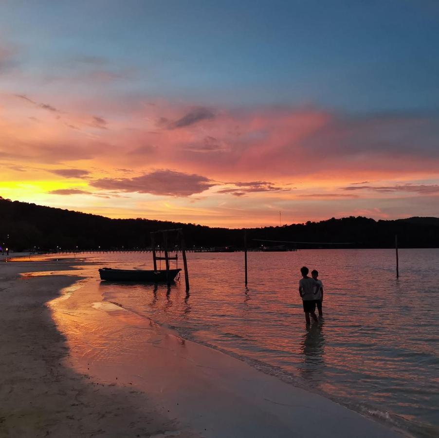 Lucky Sun Saracen Bay Hostel Đảo Koh Rong Samloem Ngoại thất bức ảnh