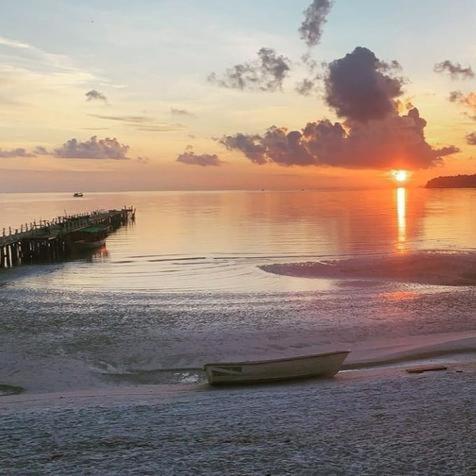 Lucky Sun Saracen Bay Hostel Đảo Koh Rong Samloem Ngoại thất bức ảnh