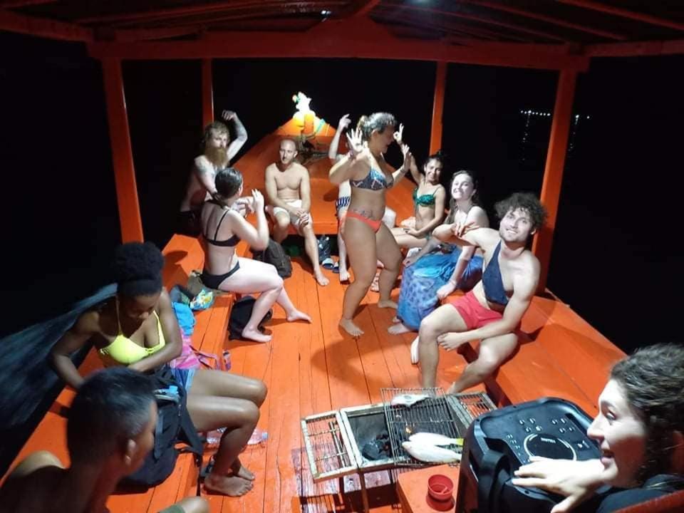 Lucky Sun Saracen Bay Hostel Đảo Koh Rong Samloem Ngoại thất bức ảnh