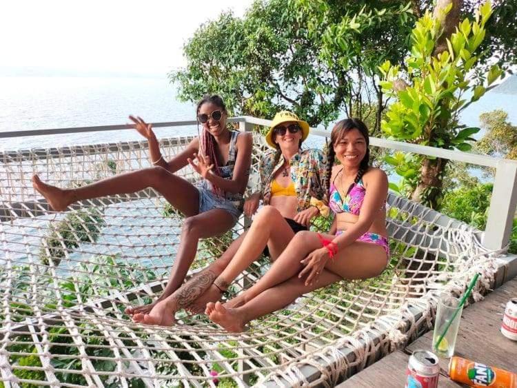 Lucky Sun Saracen Bay Hostel Đảo Koh Rong Samloem Ngoại thất bức ảnh