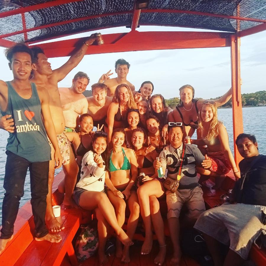Lucky Sun Saracen Bay Hostel Đảo Koh Rong Samloem Ngoại thất bức ảnh