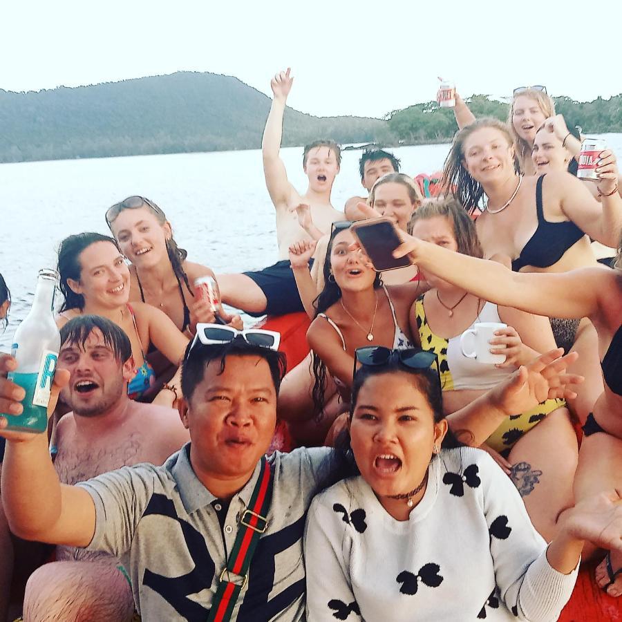 Lucky Sun Saracen Bay Hostel Đảo Koh Rong Samloem Ngoại thất bức ảnh