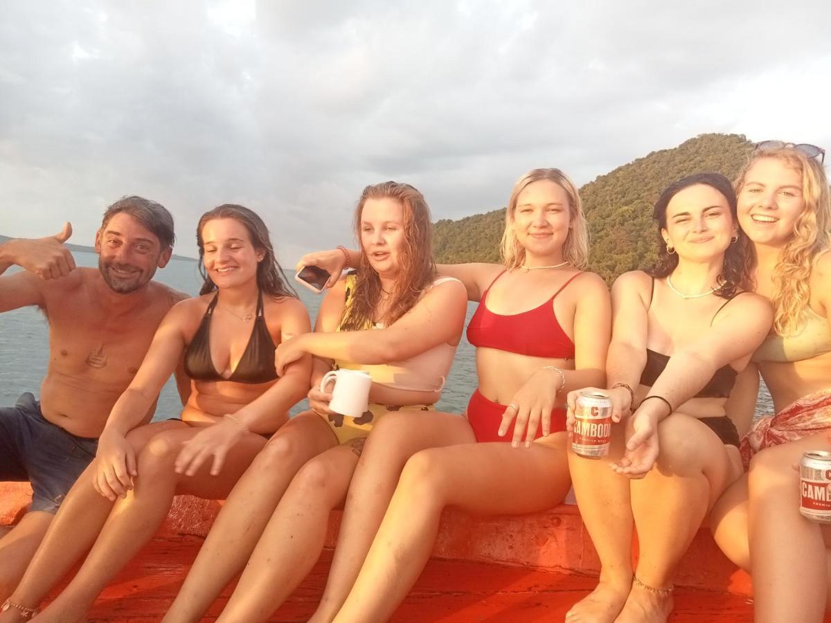 Lucky Sun Saracen Bay Hostel Đảo Koh Rong Samloem Ngoại thất bức ảnh