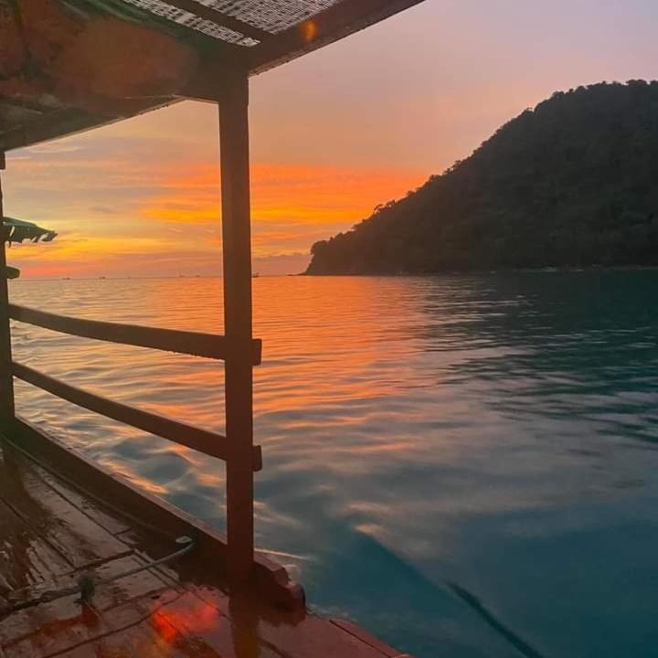 Lucky Sun Saracen Bay Hostel Đảo Koh Rong Samloem Ngoại thất bức ảnh