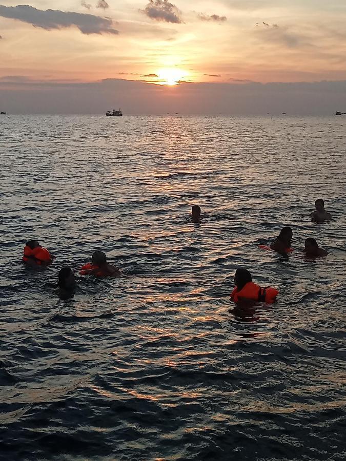 Lucky Sun Saracen Bay Hostel Đảo Koh Rong Samloem Ngoại thất bức ảnh