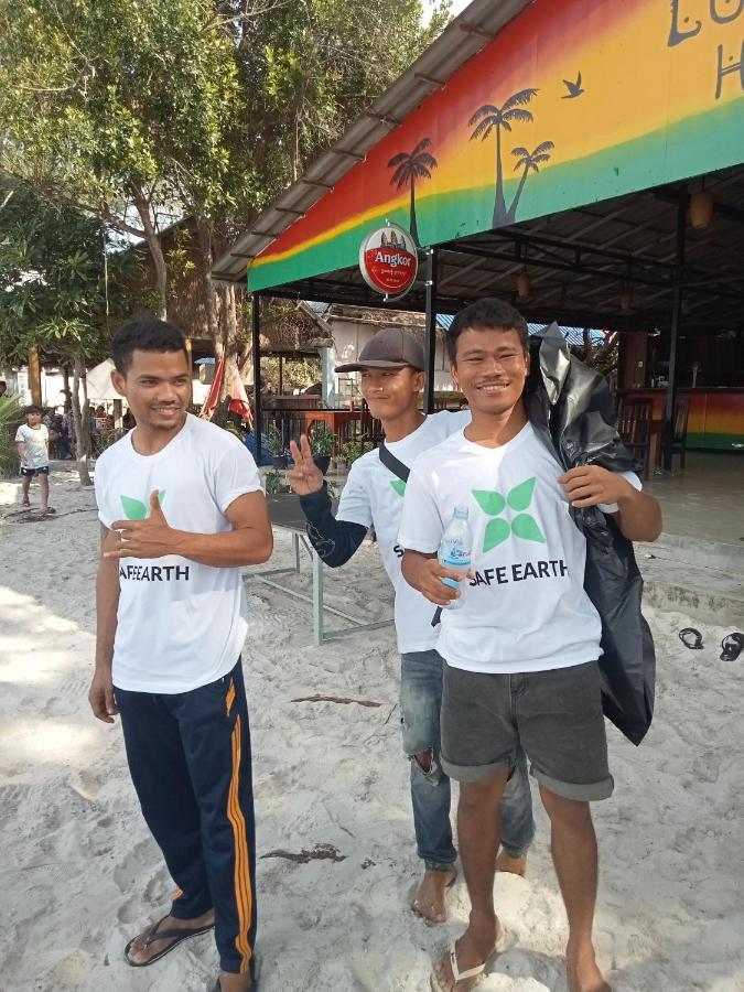 Lucky Sun Saracen Bay Hostel Đảo Koh Rong Samloem Ngoại thất bức ảnh