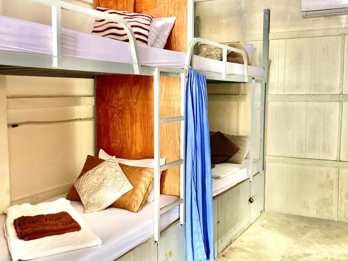 Lucky Sun Saracen Bay Hostel Đảo Koh Rong Samloem Ngoại thất bức ảnh