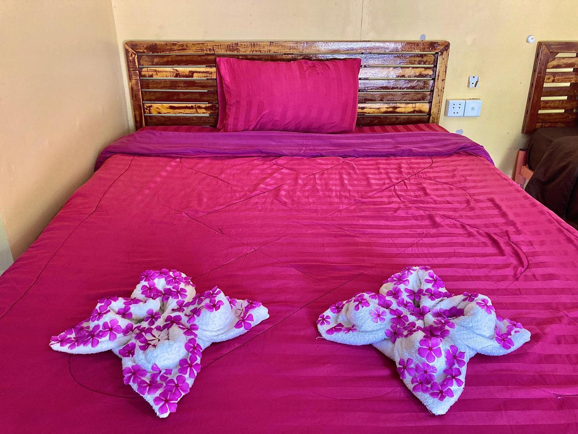 Lucky Sun Saracen Bay Hostel Đảo Koh Rong Samloem Phòng bức ảnh