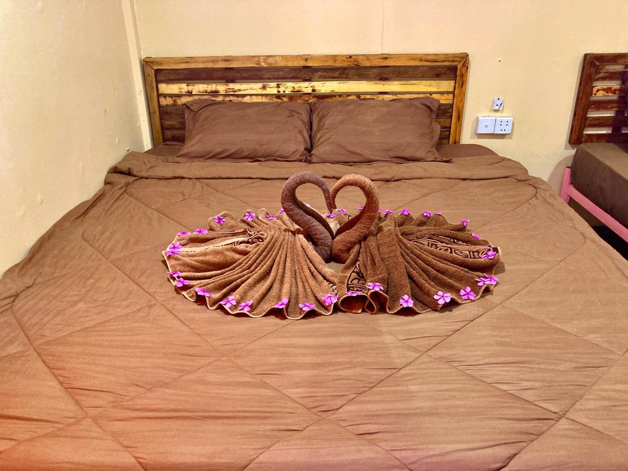 Lucky Sun Saracen Bay Hostel Đảo Koh Rong Samloem Phòng bức ảnh