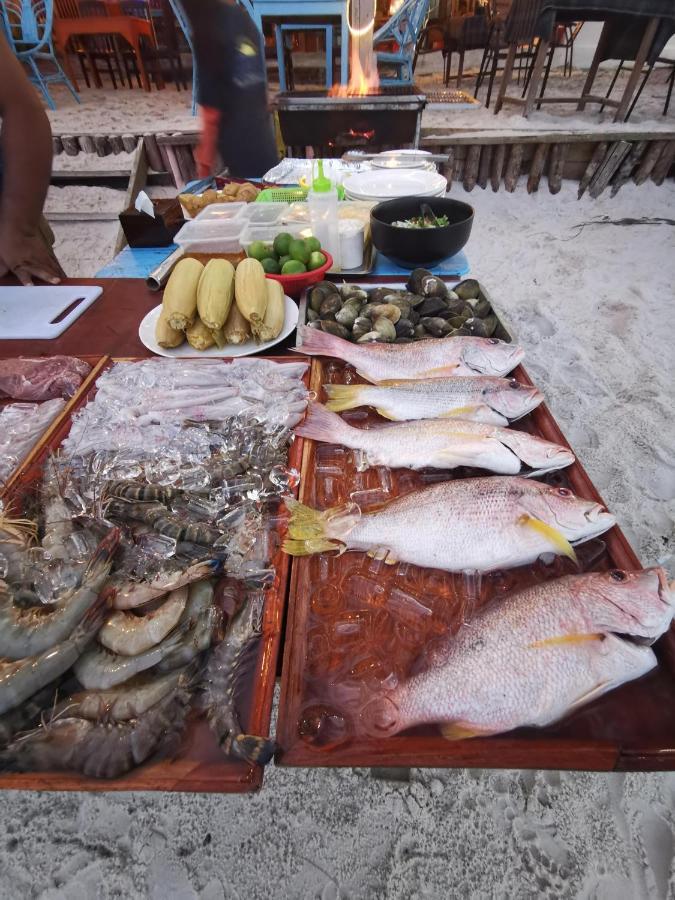 Lucky Sun Saracen Bay Hostel Đảo Koh Rong Samloem Ngoại thất bức ảnh