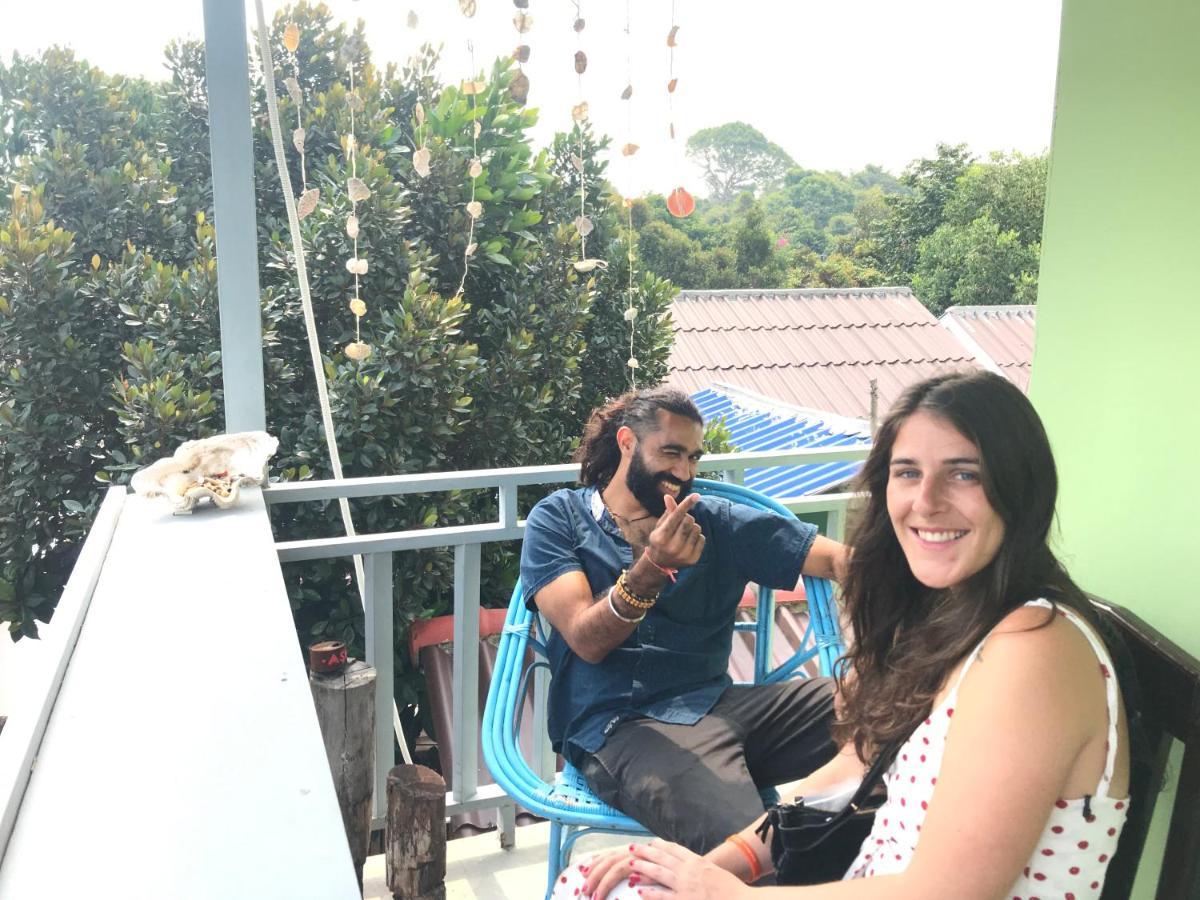 Lucky Sun Saracen Bay Hostel Đảo Koh Rong Samloem Ngoại thất bức ảnh